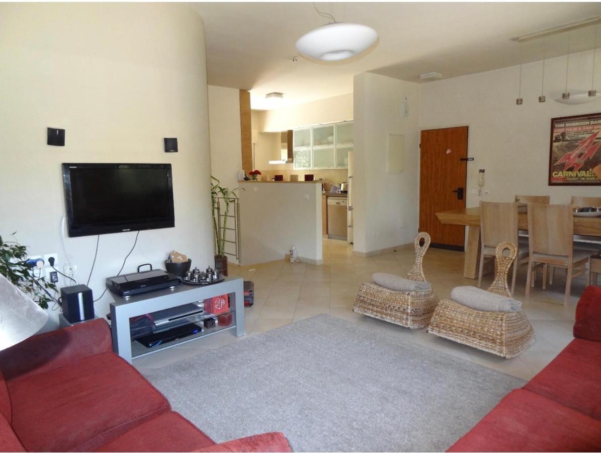 1 Or 2 Rooms With Breakfast And Parking Jerusalem Exterior photo
